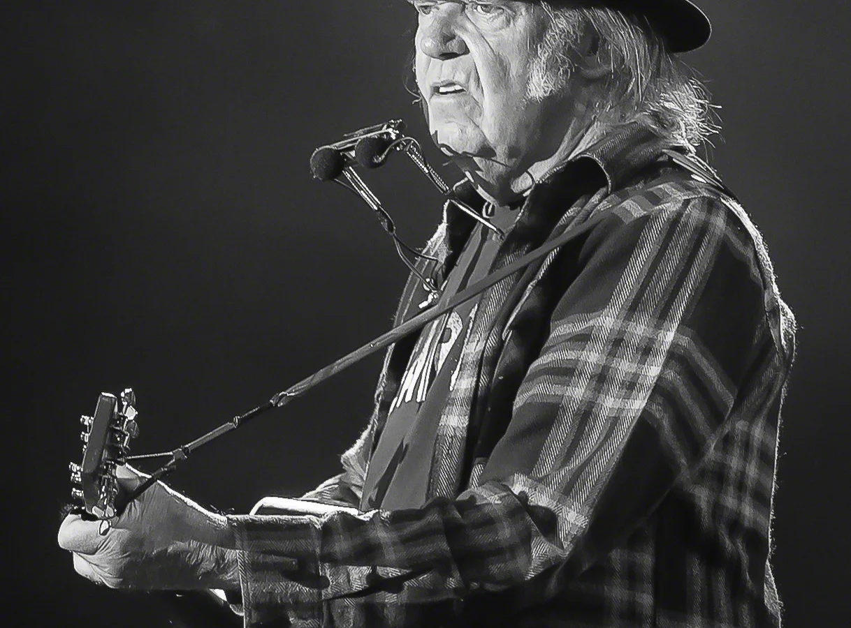 Neil Young and Promise of the Real at the main stage of Stavernfestivalen in Norway on 07. July 2016. Lineup: Neil Young (guitar / vocal) Lu